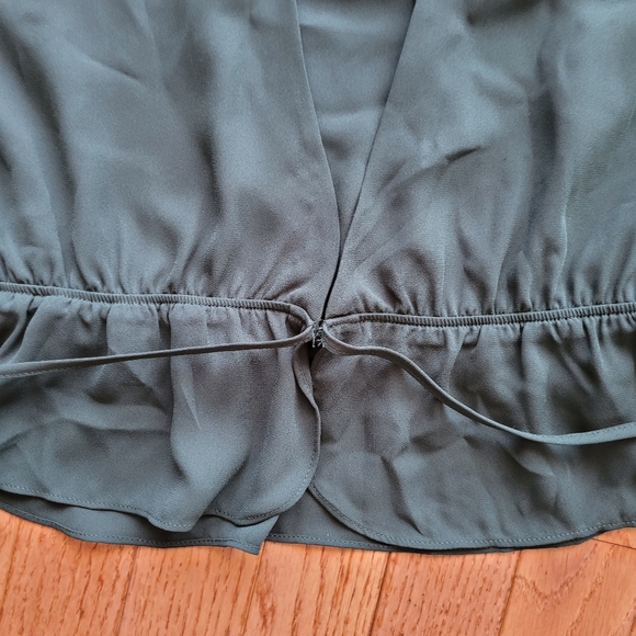 Sunday Best Aritzia Crop Front Tie Kimberly Long Sleeve Blouse Green - Picture 7 of 16